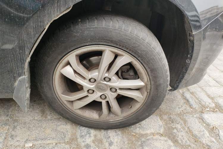 Used BYD Surui 2012 1.5L Manual Comfort Edition Right Front Wheel Hub