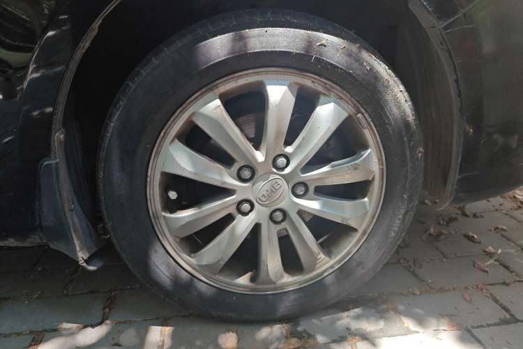 Used BYD Surui 2012 1.5L Manual Luxury Version Right Front Wheel Hub