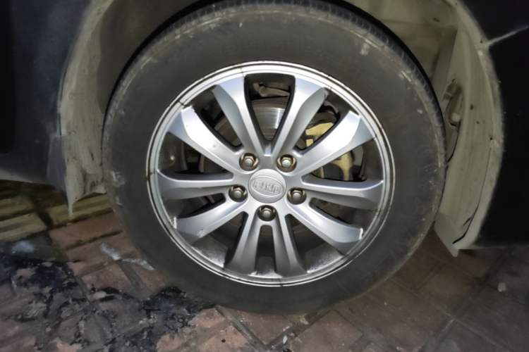 Used BYD Surui 2012 1.5L Manual Luxury Version Right Front Wheel Hub