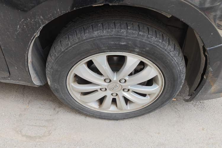 Used BYD Surui 2012 1.5L Manual Luxury Version Right Front Wheel Hub