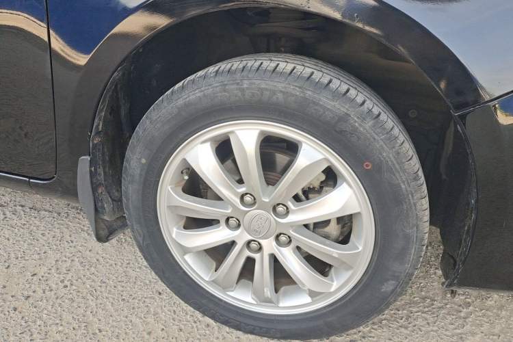 Used BYD Surui 2012 1.5L Manual Luxury Version Right Front Wheel Hub