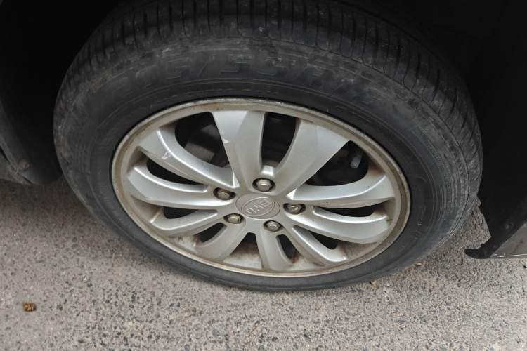 Used BYD Surui 2012 1.5L Manual Luxury Version Right Front Wheel Hub