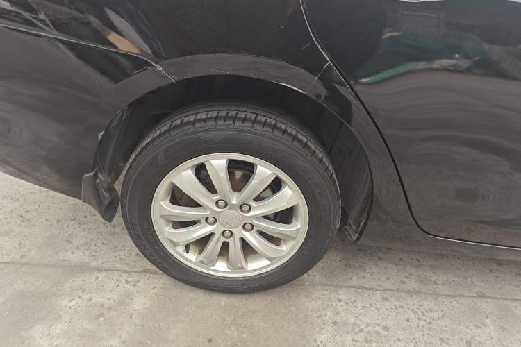 Used BYD Surui 2012 1.5TID Automatic Luxury Version Right Rear Wheel Hub