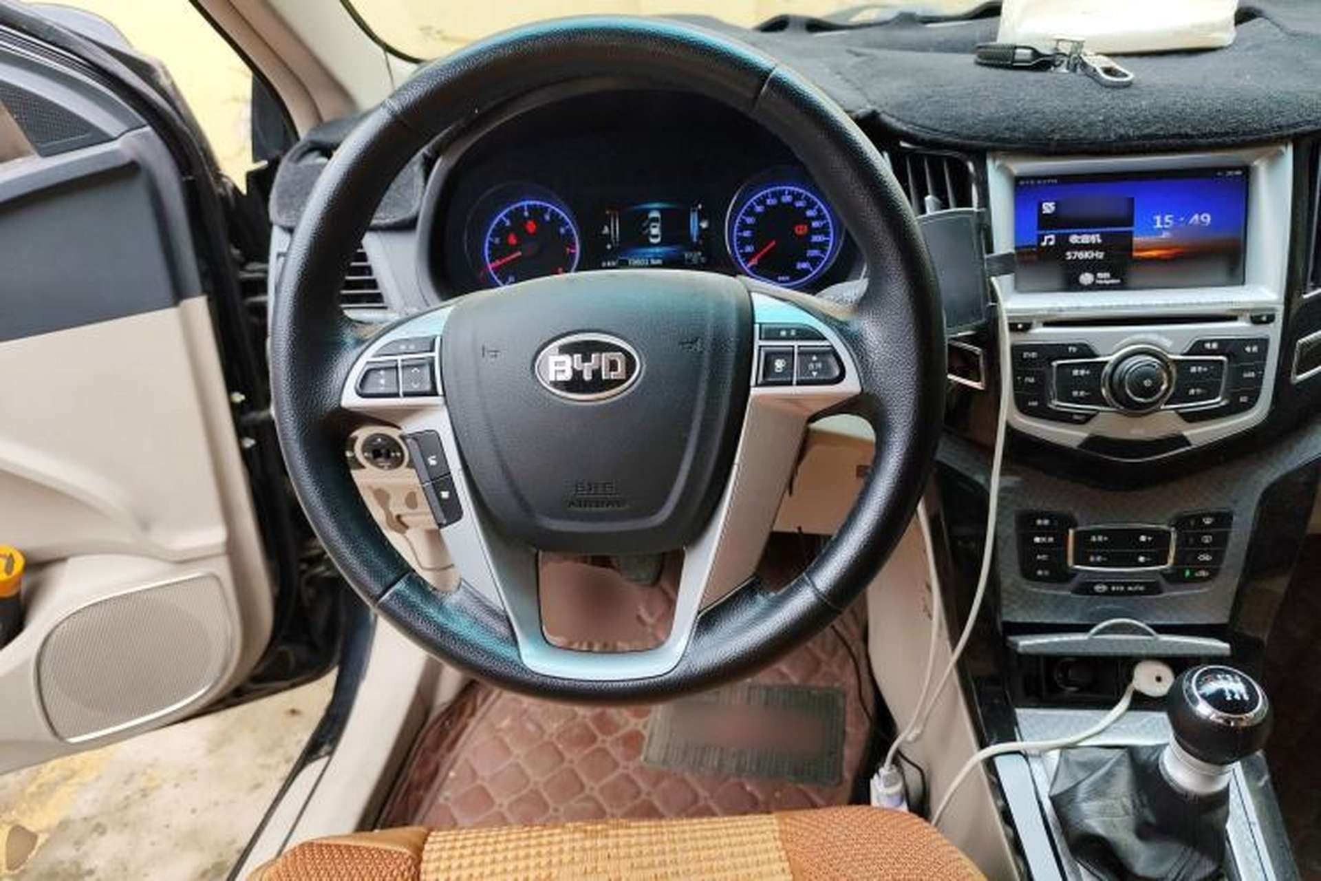 Used BYD Surui 2012 1.5TI Manual Luxury Version Steering Wheel
