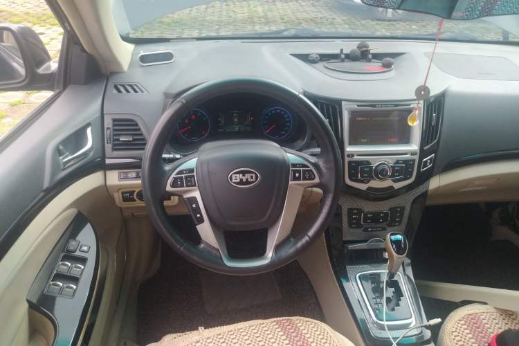 Used BYD Surui 2012 1.5TID Automatic Luxury Version Steering Wheel
