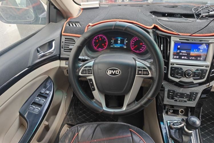 Used BYD Surui 2012 1.5TI Manual Luxury Version Steering Wheel