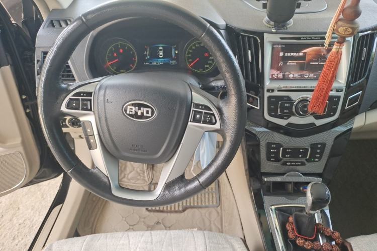 Used BYD Surui 2012 1.5L Manual Luxury Version Steering Wheel