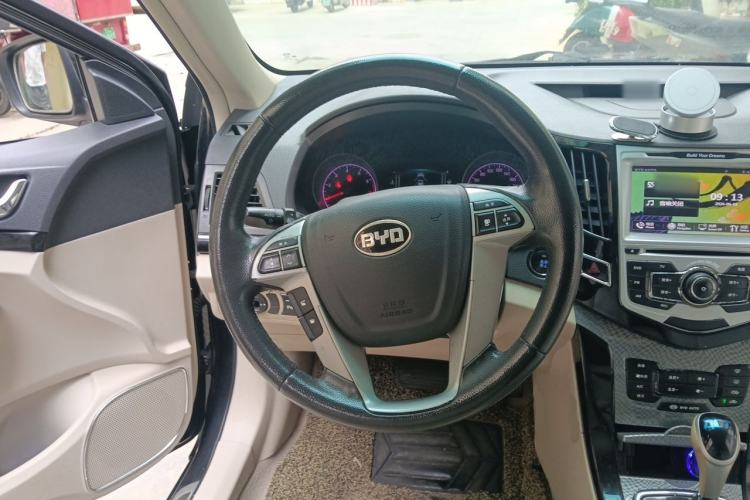 Used BYD Surui 2012 1.5TID Automatic Luxury Version Steering Wheel