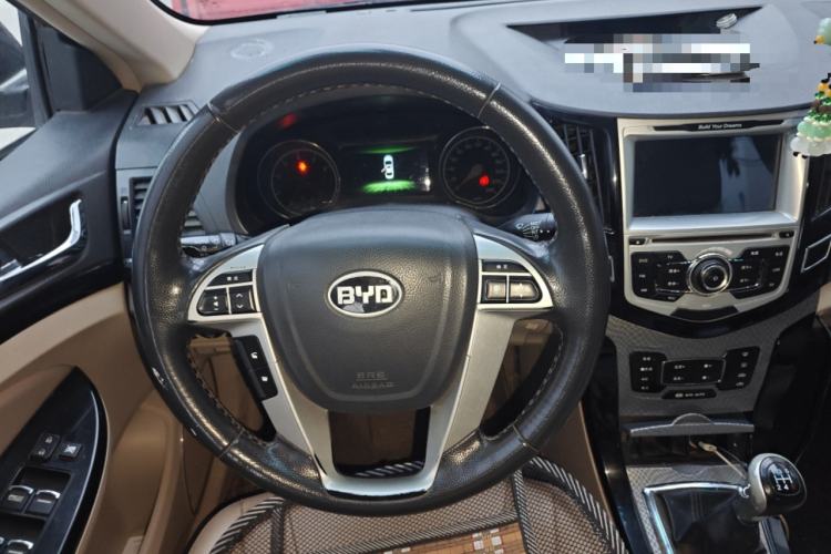 Used BYD Surui 2012 1.5L Manual Luxury Version Steering Wheel