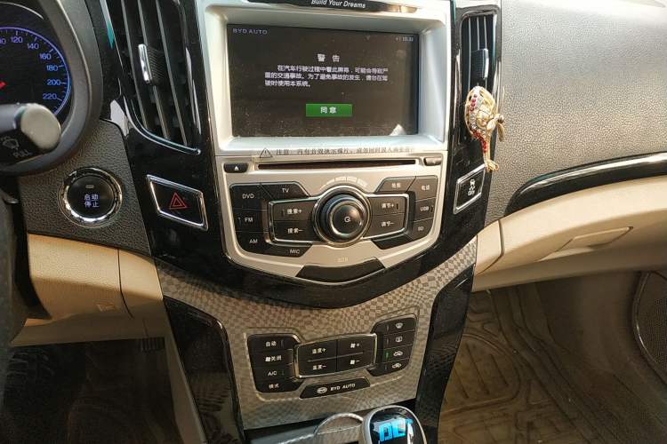 Used BYD Surui 2012 1.5TID Automatic Luxury Version Audio And AC Panel