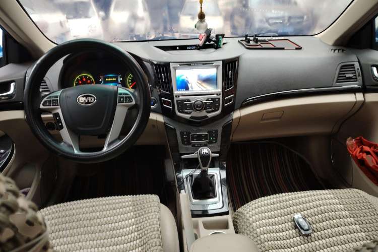 Used BYD Surui 2012 1.5L Manual Luxury Version Center Console