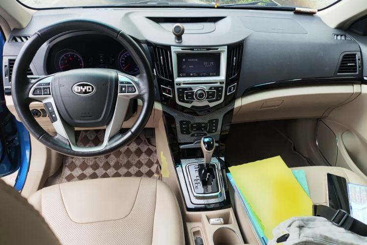 Used BYD Surui 2012 1.5TID Automatic Luxury Version Center Console