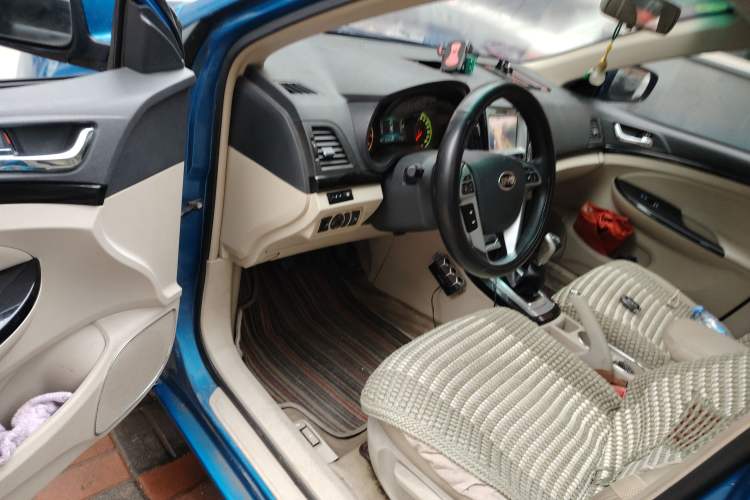 Used BYD Surui 2012 1.5L Manual Luxury Version Driver Seat