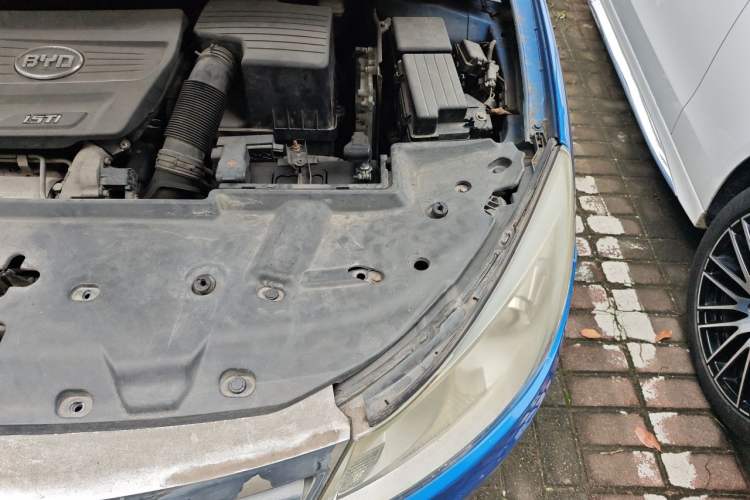 Used BYD Surui 2012 1.5TID Automatic Luxury Version Engine Bay Left