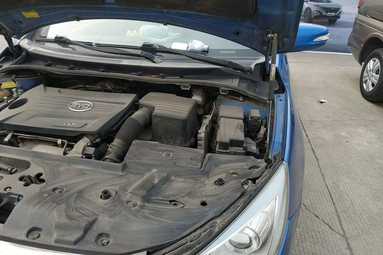 Used BYD Surui 2012 1.5TID Automatic Luxury Version Engine Bay Left
