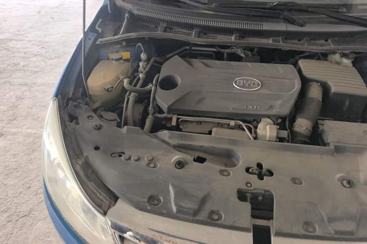 Used BYD Surui 2012 1.5TID Automatic Luxury Version Engine Bay Right