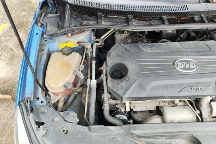 Used BYD Surui 2012 1.5TID Automatic Luxury Version Engine Bay Right
