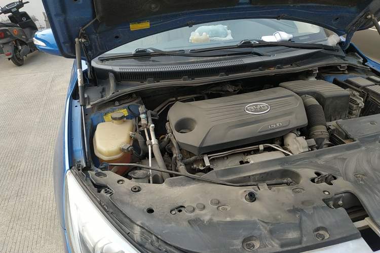 Used BYD Surui 2012 1.5TID Automatic Luxury Version Engine Bay Right