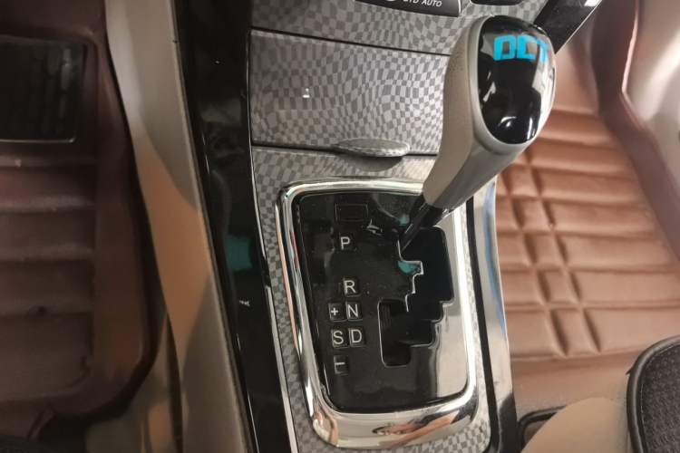 Used BYD Surui 2012 1.5TID Automatic Luxury Version Gear Lever