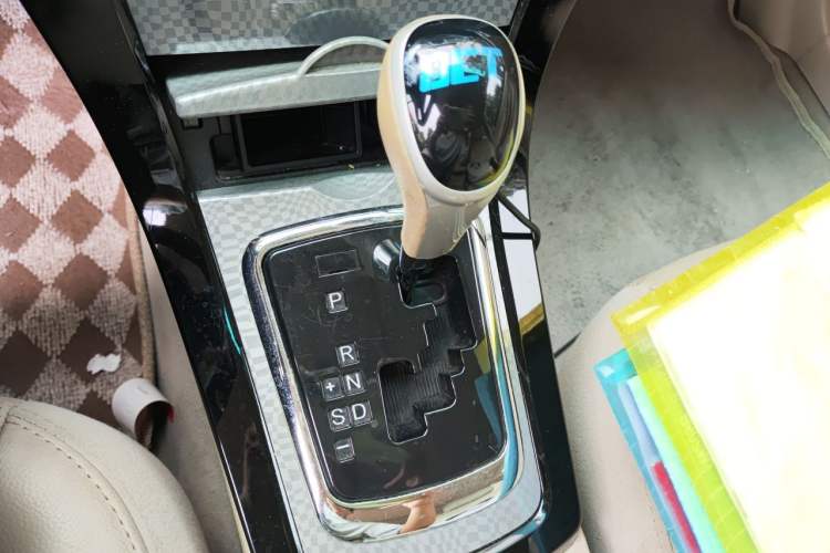 Used BYD Surui 2012 1.5TID Automatic Luxury Version Gear Lever