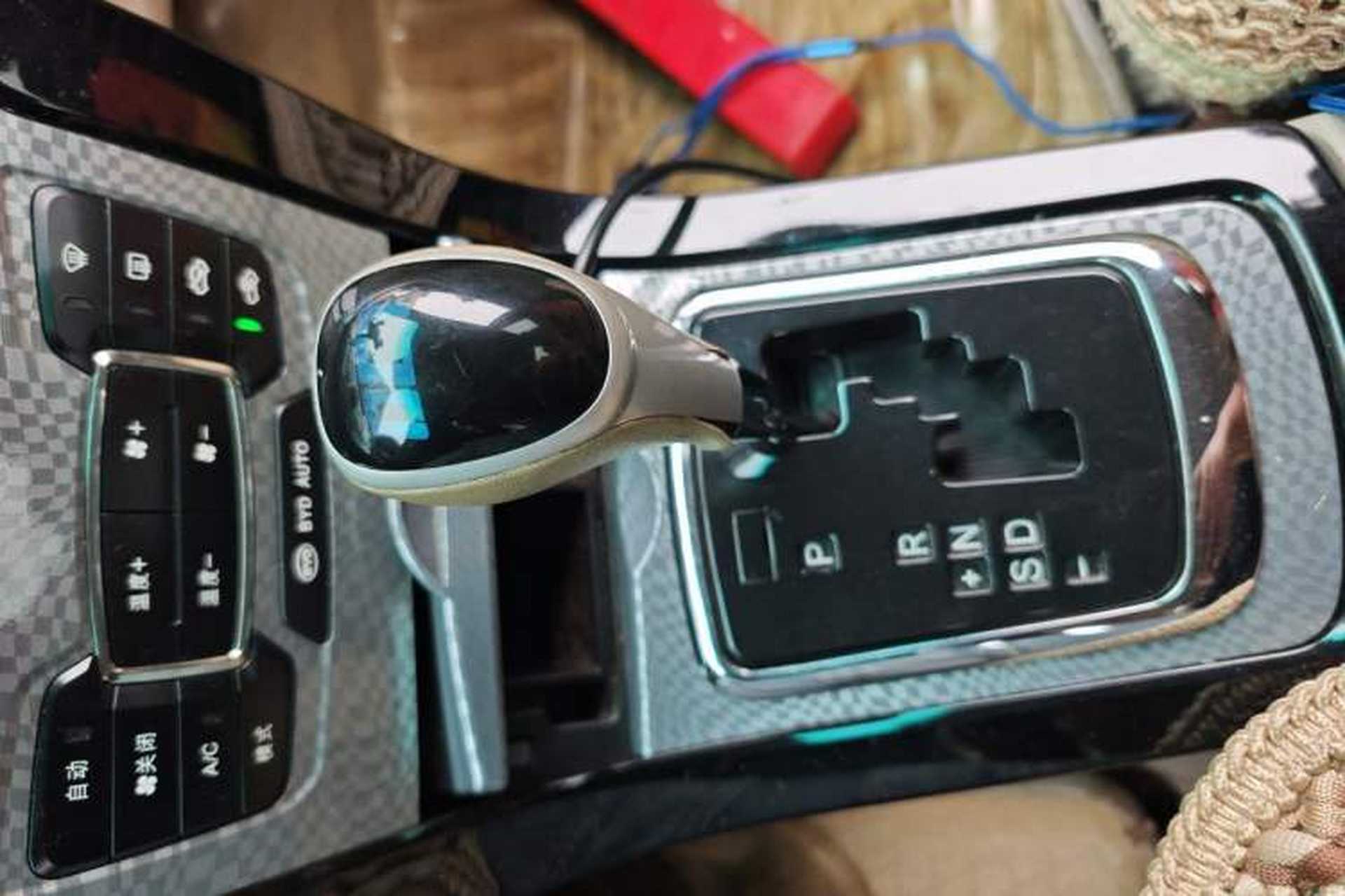 Used BYD Surui 2012 1.5TID Automatic Luxury Version Gear Lever