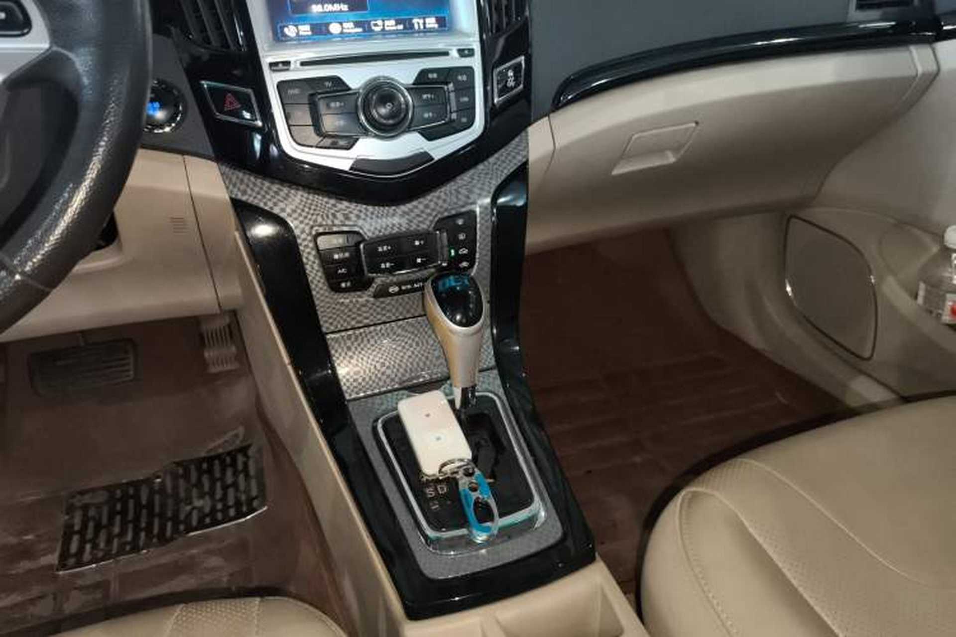 Used BYD Surui 2012 1.5TID Automatic Luxury Version Gear Lever