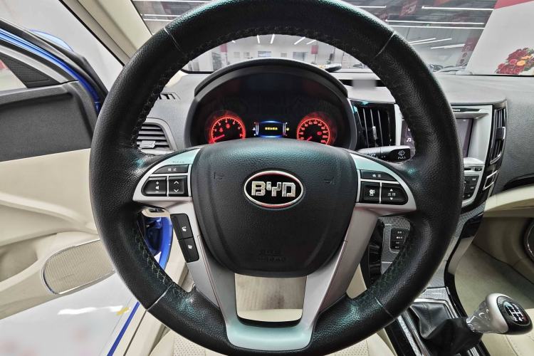 Used BYD Surui 2012 1.5L Manual Luxury Version Interior 1