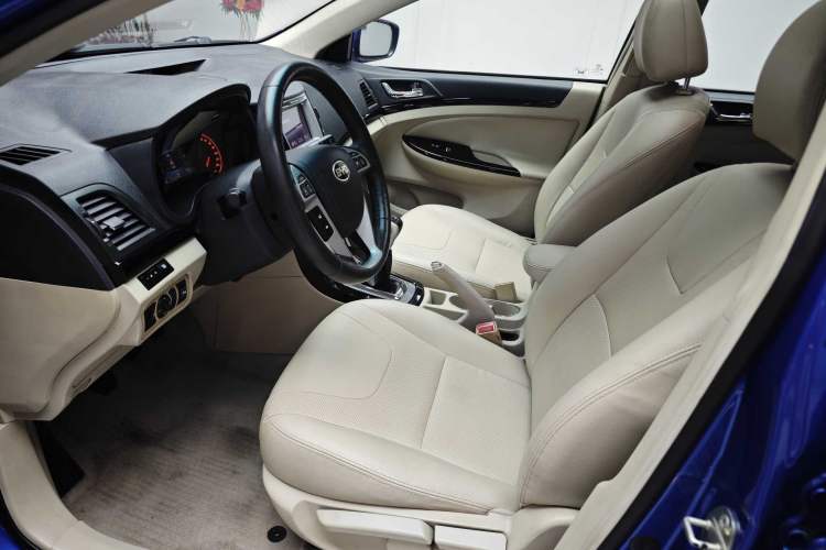 Used BYD Surui 2012 1.5L Manual Luxury Version Interior 2