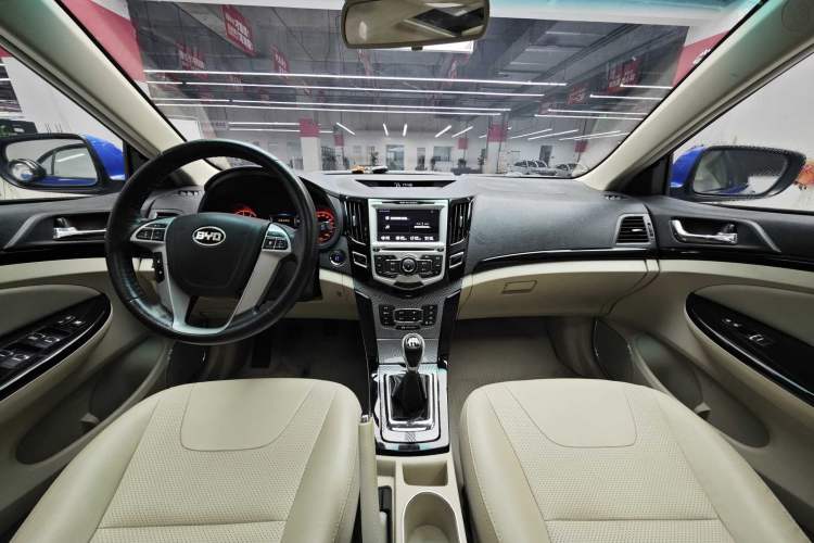Used BYD Surui 2012 1.5L Manual Luxury Version Interior 3