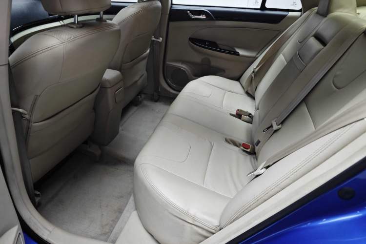 Used BYD Surui 2012 1.5L Manual Luxury Version Interior 4