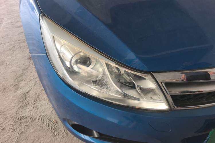 Used BYD Surui 2012 1.5TID Automatic Luxury Version Right Front Headlight