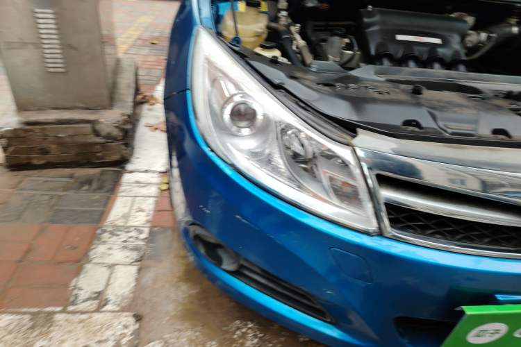 Used BYD Surui 2012 1.5L Manual Luxury Version Right Front Headlight