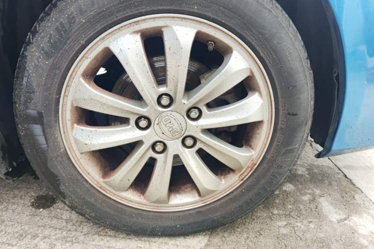 Used BYD Surui 2012 1.5TID Automatic Luxury Version Right Front Wheel Hub