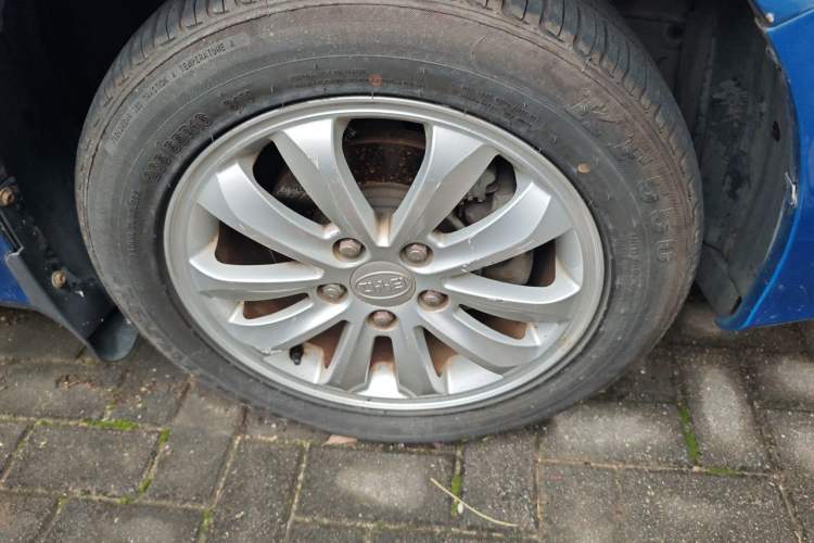 Used BYD Surui 2012 1.5TID Automatic Luxury Version Right Front Wheel Hub