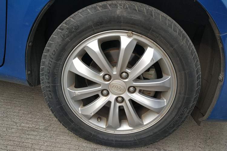 Used BYD Surui 2012 1.5TID Automatic Luxury Version Right Front Wheel Hub
