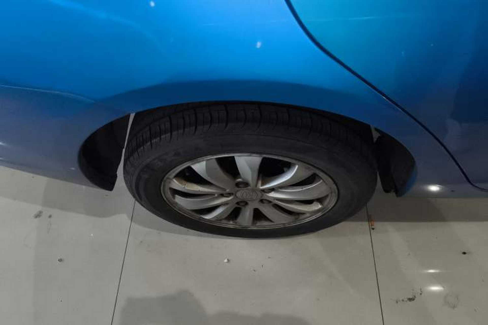 Used BYD Surui 2012 1.5TID Automatic Luxury Version Right Rear Wheel Hub