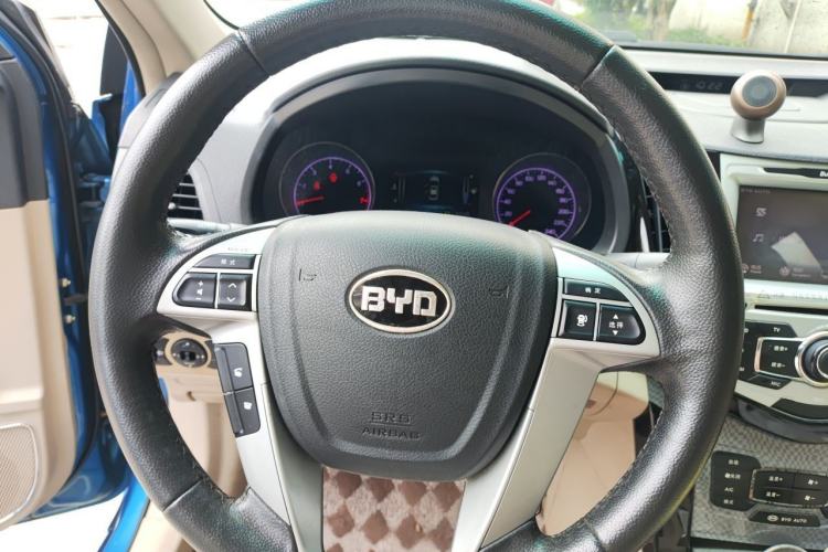 Used BYD Surui 2012 1.5TID Automatic Luxury Version Steering Wheel