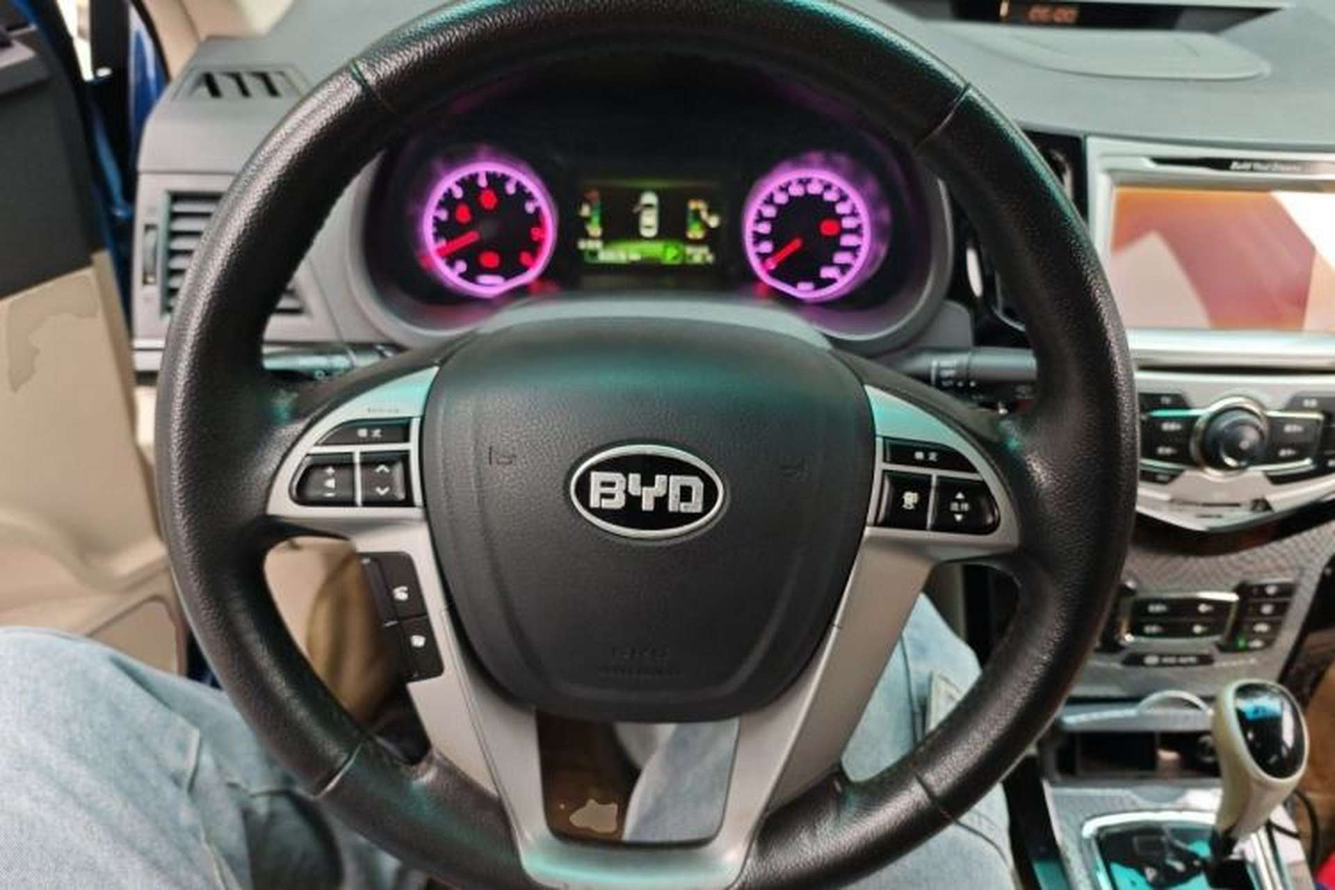 Used BYD Surui 2012 1.5TID Automatic Luxury Version Steering Wheel