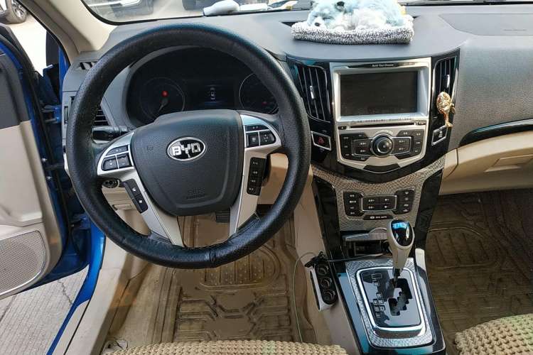 Used BYD Surui 2012 1.5TID Automatic Luxury Version Steering Wheel
