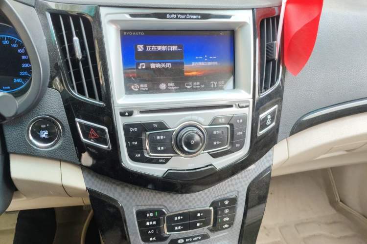 Used BYD Surui 2012 1.5TID Automatic Luxury Version Audio And AC Panel