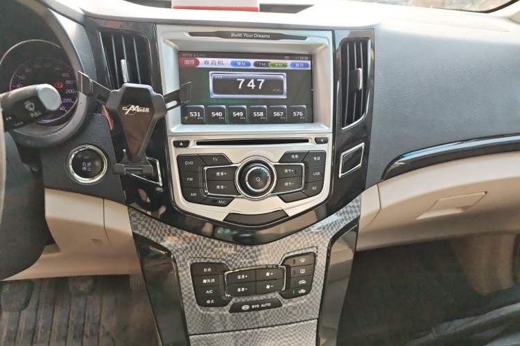 Used BYD Surui 2012 1.5L Manual Luxury Version Audio And AC Panel