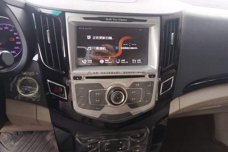 Used BYD Surui 2012 1.5L Manual Luxury Version Audio And AC Panel