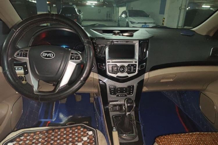 Used BYD Surui 2012 1.5L Manual Luxury Version Center Console