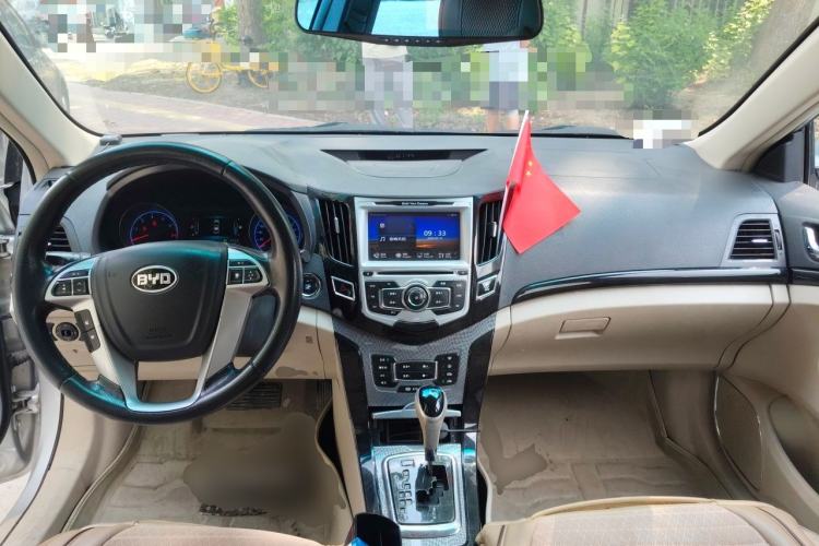 Used BYD Surui 2012 1.5TID Automatic Luxury Version Center Console