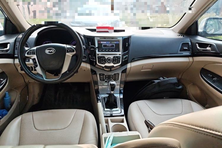 Used BYD Surui 2012 1.5L Manual Luxury Version Center Console