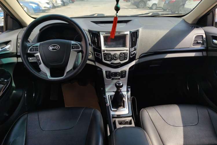 Used BYD Surui 2012 1.5L Manual Luxury Version Center Console