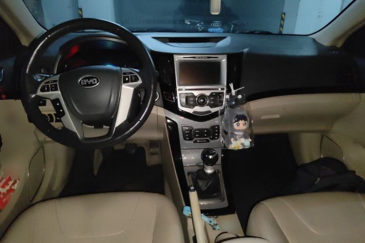Used BYD Surui 2012 1.5L Manual Luxury Version Center Console