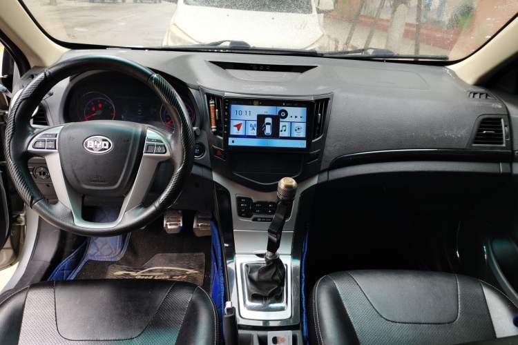Used BYD Surui 2012 1.5L Manual Comfort Edition Center Console
