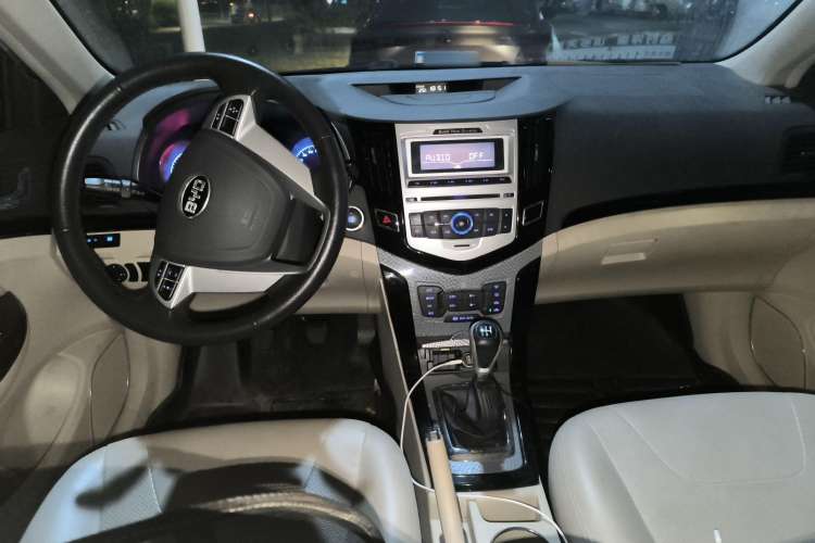 Used BYD Surui 2012 1.5L Manual Comfort Edition Center Console