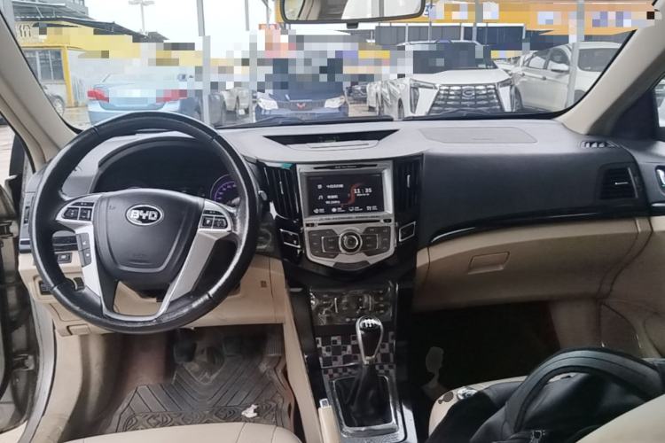 Used BYD Surui 2012 1.5L Manual Luxury Version Center Console